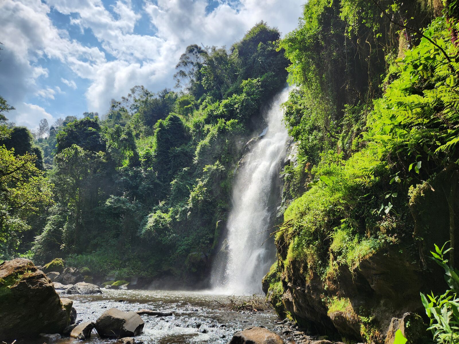 Grottes de Chagga et chutes d'eau près de Marangu
